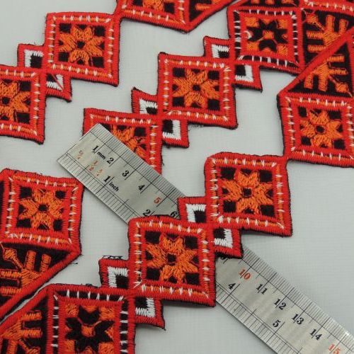 تصویر نوار سنتی  لوزی قرمز