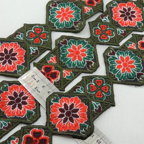 تصویر نوار سنتی گل درشت یشمی  قرمز 