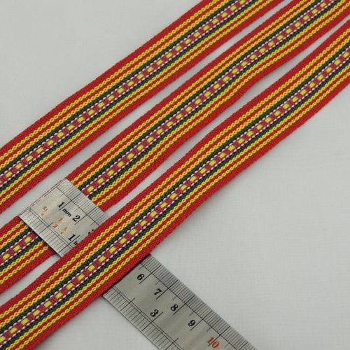 تصویر نوار سنتی گلیم قرمز