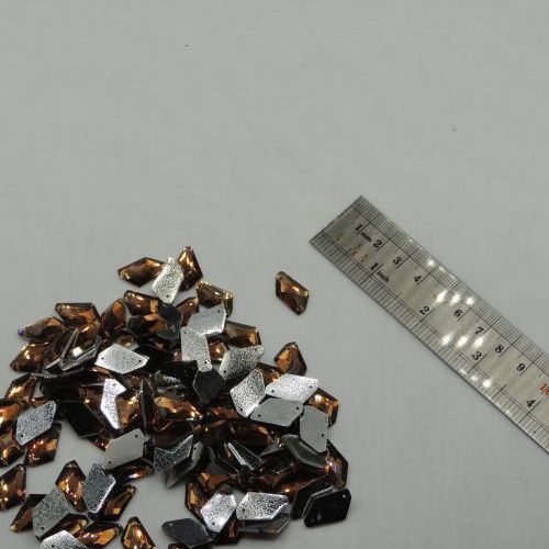 تصویر سنگ دوختنی رزینی ذوزنقه قهوه ای سایز 2