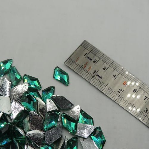 تصویر سنگ دوختنی رزینی ذوزنقه سایز دو 