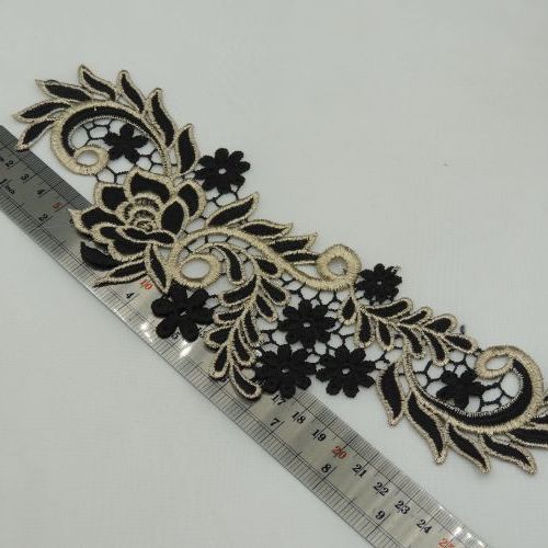 تصویر پنل برجسته  مشکی طلایی