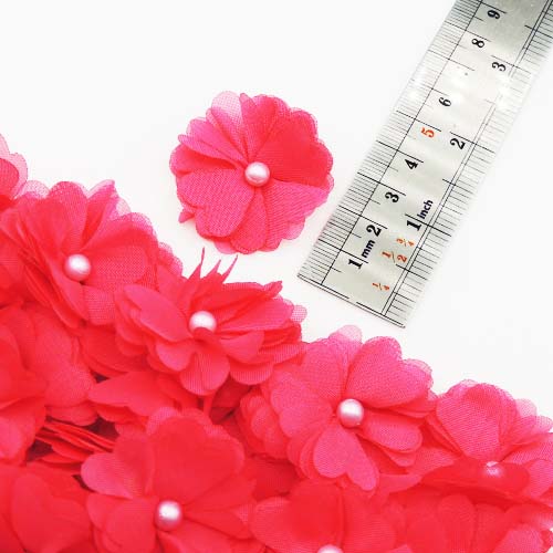 تصویر گل پارچه‌ای برجسته  رز مرواریدی