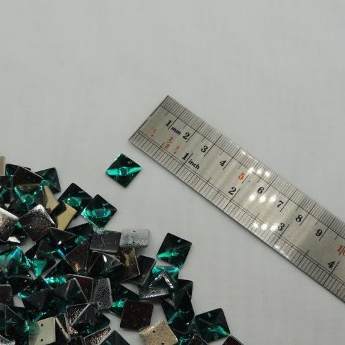 سنگ دوختنی رزینی مربع برجسته سایز سه 